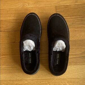 Black NIB! Fuzzy Slippers